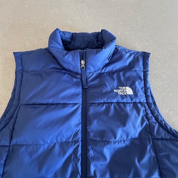 The North Face Men's Blue Puffer Vest - Picture 5 of 8